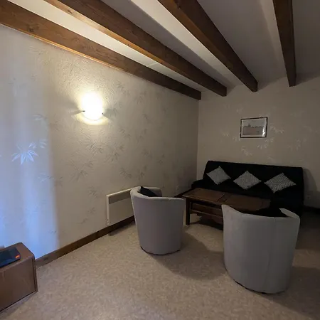 Сasa de vacaciones évasion Champêtre : Maison Spacieuse Avec Terrasse, Proche Sites Historiques Et Thermes - Fr-1-611-2