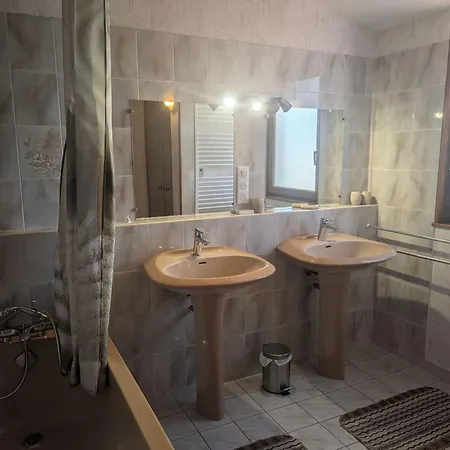 Сasa de vacaciones évasion Champêtre : Maison Spacieuse Avec Terrasse, Proche Sites Historiques Et Thermes - Fr-1-611-2